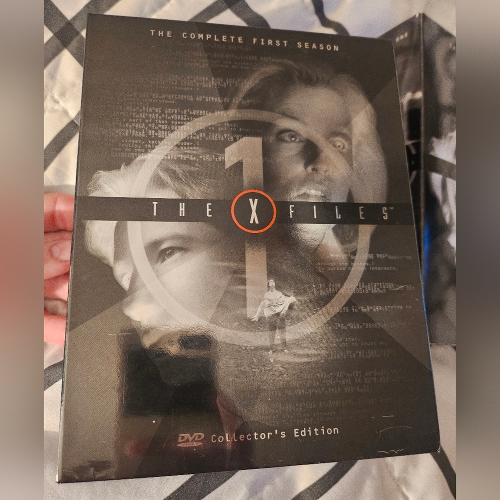 The X-Files Season 1 DVD Collector's Set - Black‎